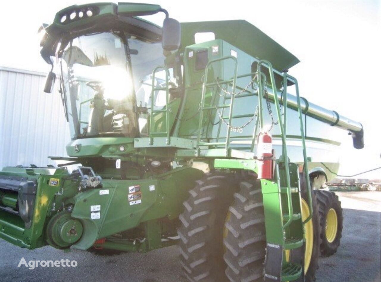 moissonneuse-batteuse John Deere S670