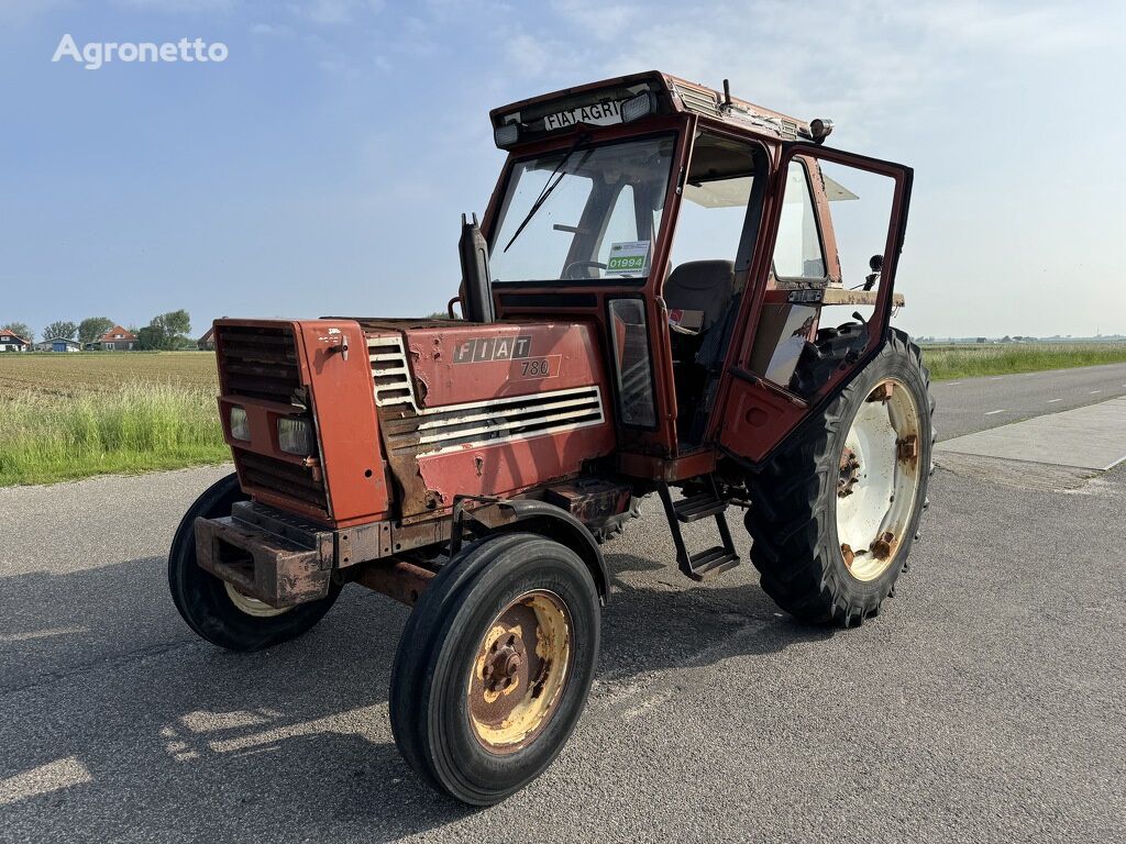 tracteur à roues FIAT 780
