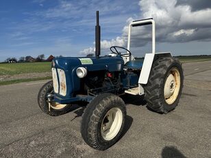 tracteur à roues Ford Dexta